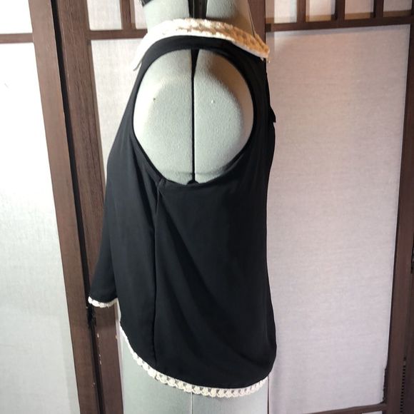 Mauve Brand Adorable High Neck w/ Lace Collar Black sz Med. hook and eye closure - Picture 5 of 13